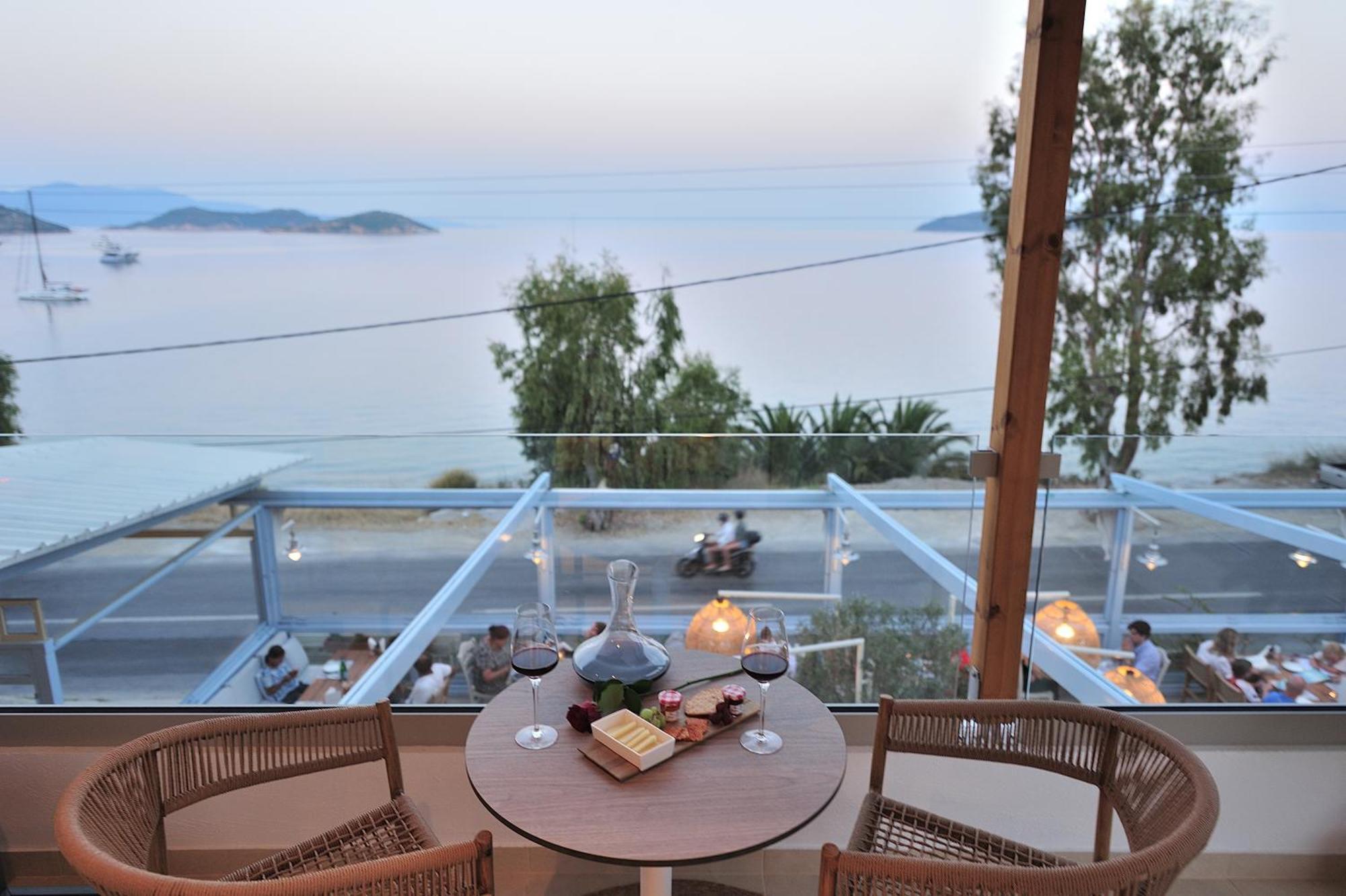 Salty Wave Suites Skiathos-stad Buitenkant foto